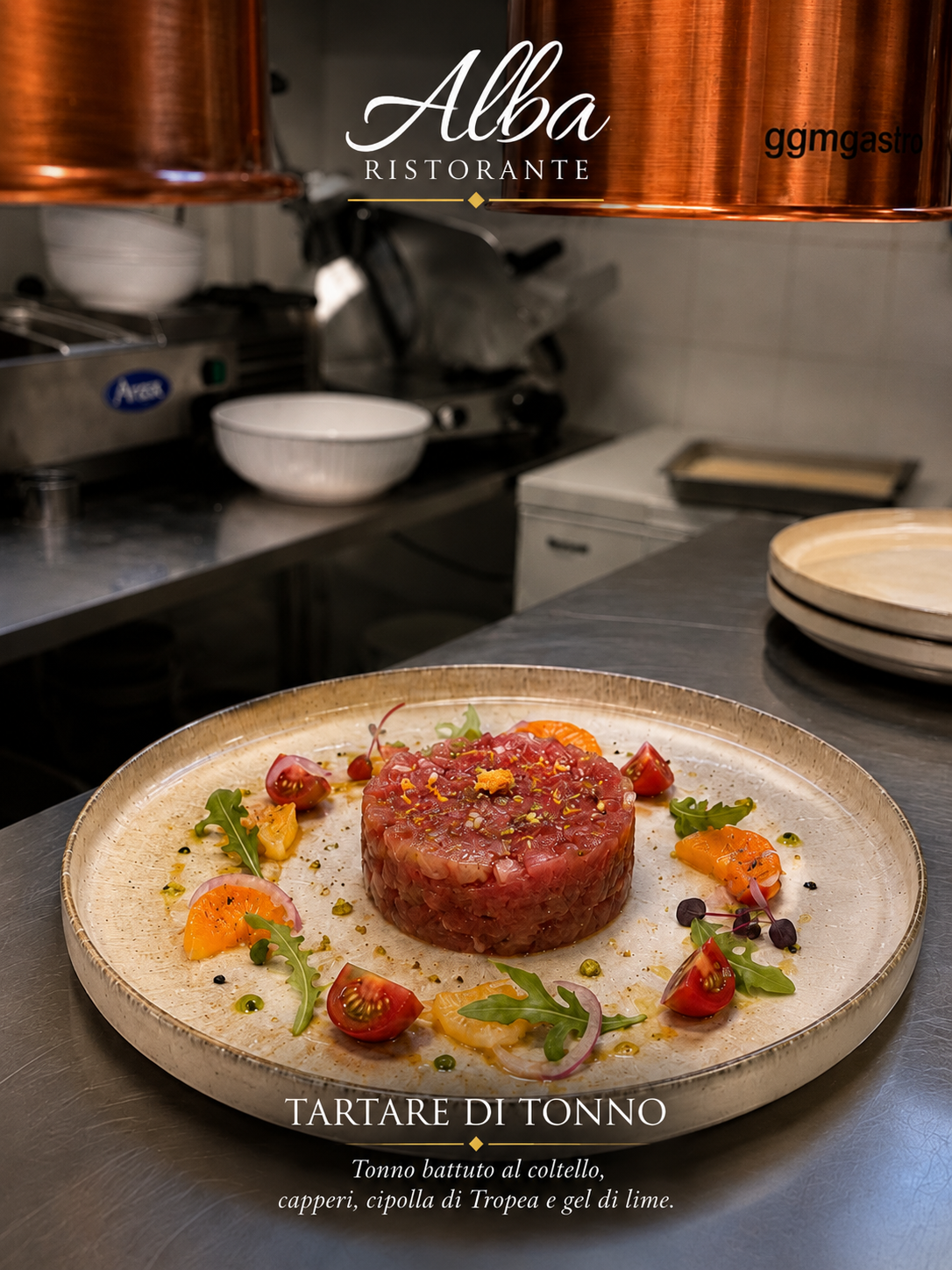 Tartare di tonno battuto al coltello con capperi, cipolla di Tropea e gel di lime